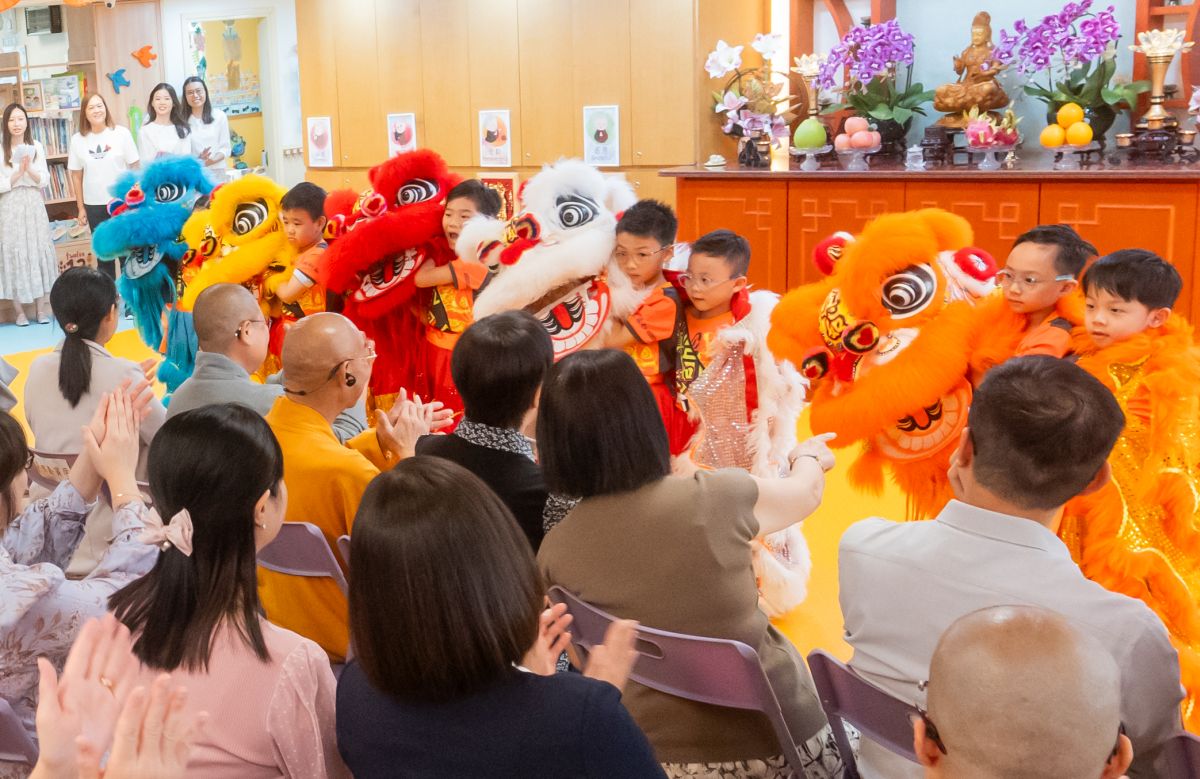 幼稚園小獅隊為嘉賓獻上舞獅表演